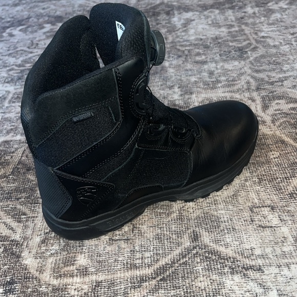 These are like brand new quick release and quick tie up! - Picture 7 of 13